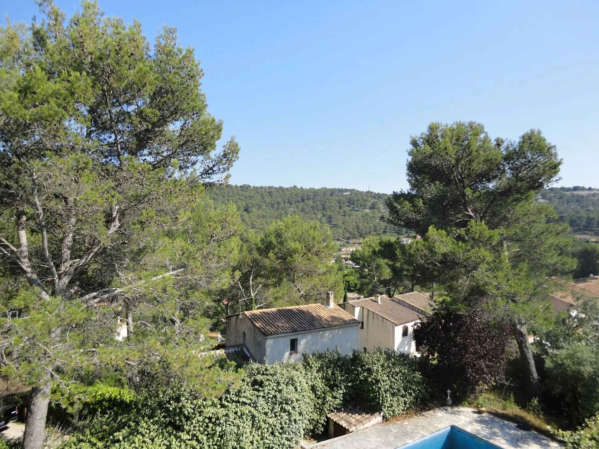maison avec piscine à carnoux 13470