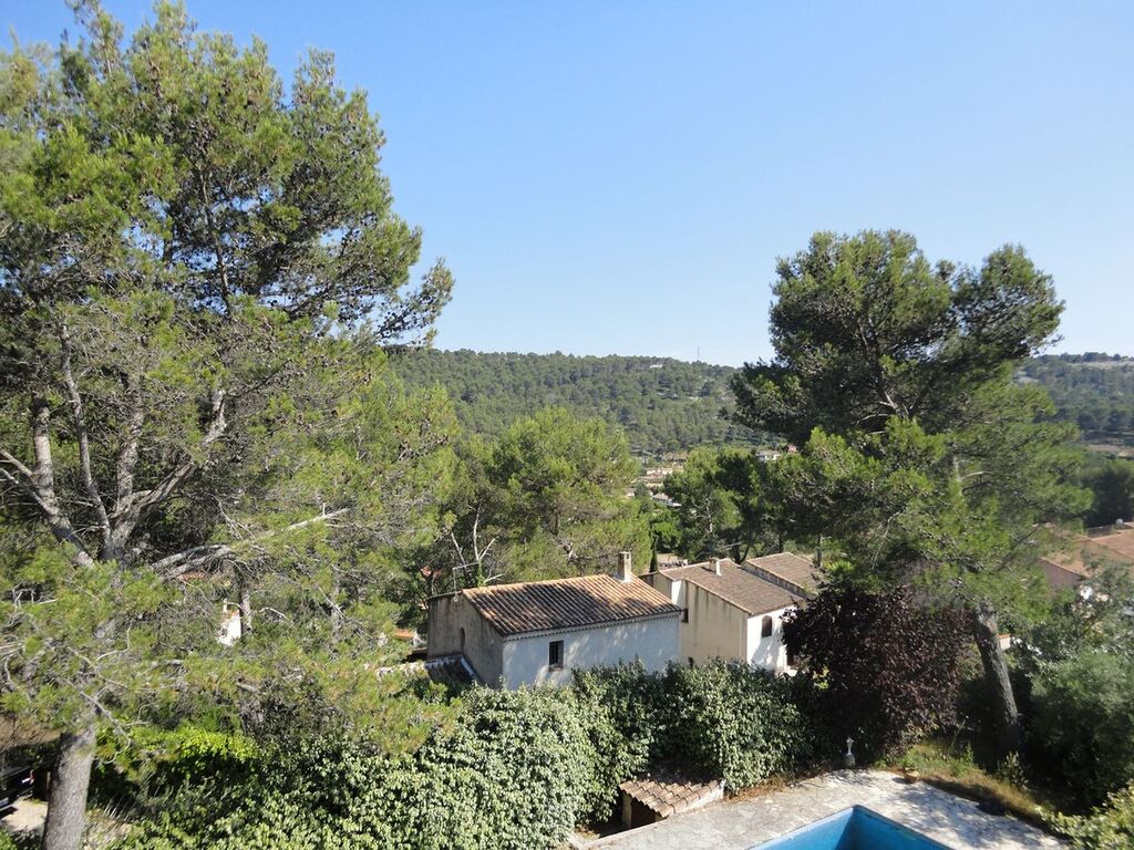 maison avec piscine à carnoux 13470
