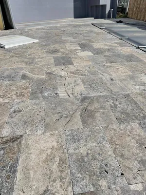 DALLES SUR PLOT TRAVERTIN SILVER 1er CHOIX 