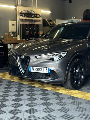 Nettoyage intérieur et rafraîchissement extérieur d'une Maserati Ghibli à Rumilly : préparation avant visite d'un acheteur en Haute-Savoie