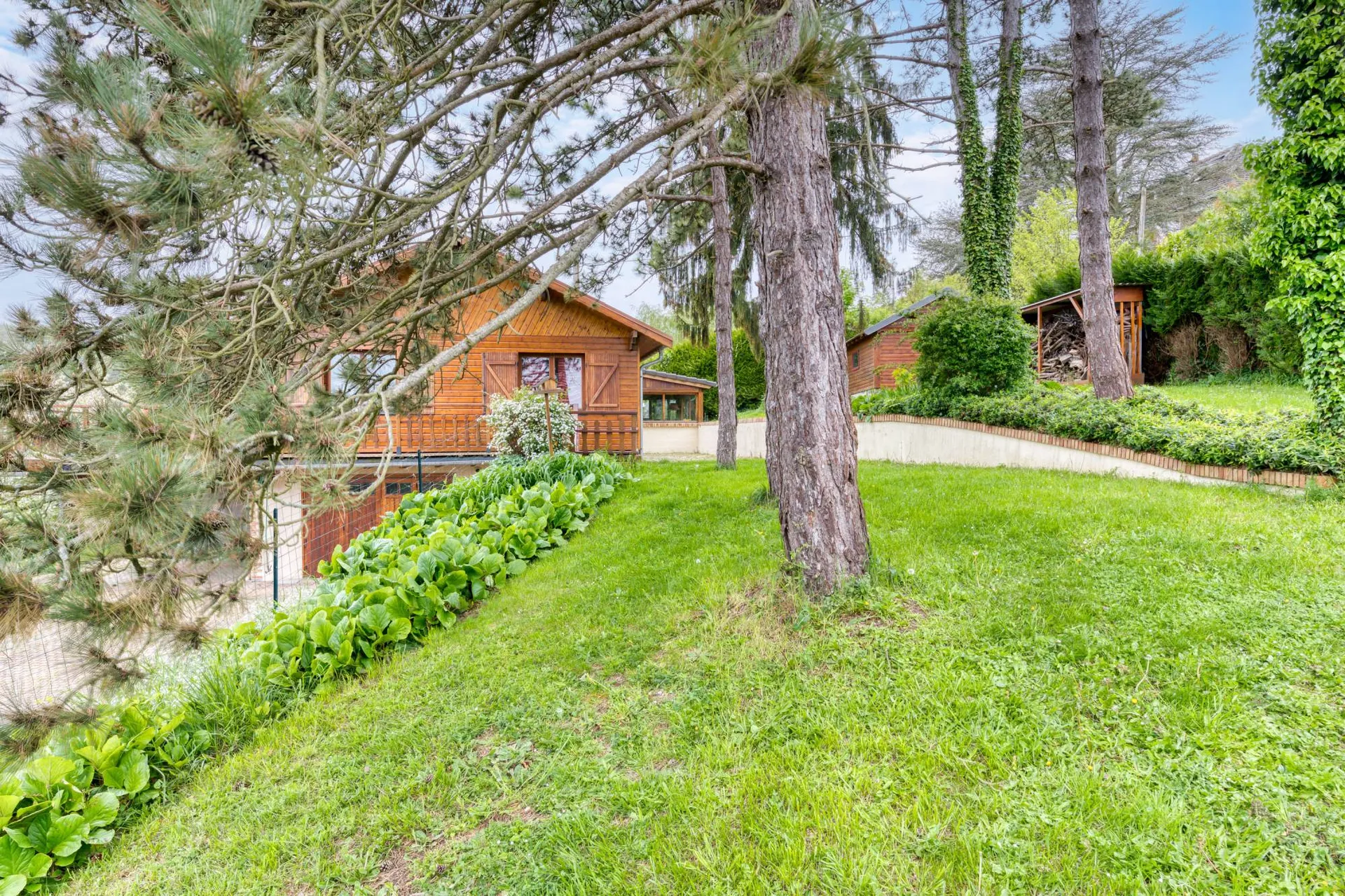 A vendre propriété sur les hauteurs de Maromme représente une opportunité unique, alliant confort, fonctionnalité et proximité avec les commodités de la ville de Rouen.