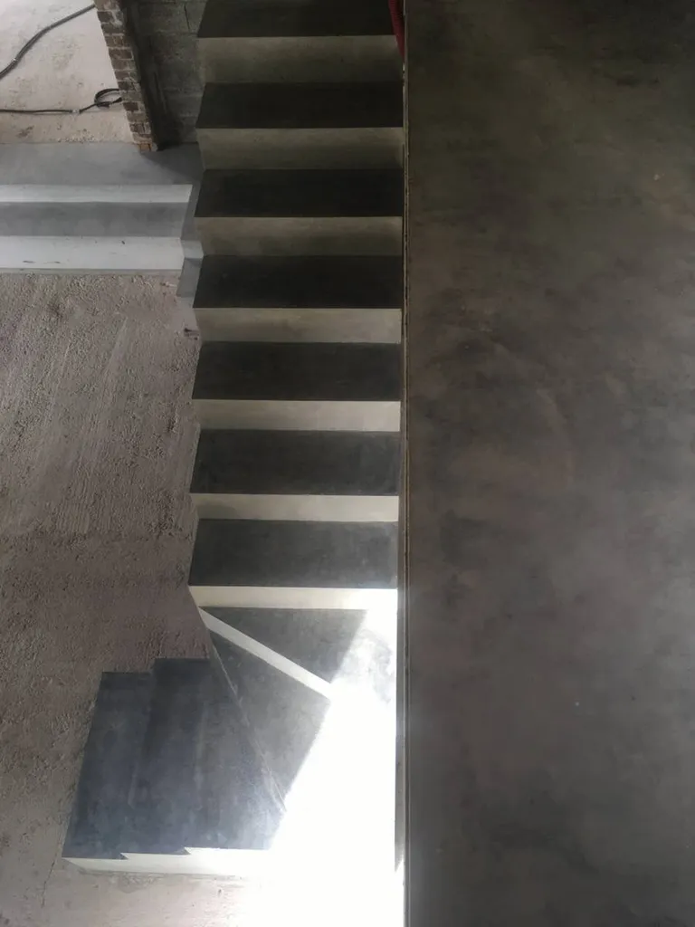 Conception et réalisation d'un escalier en béton dans une maison neuve à Salon de Provence