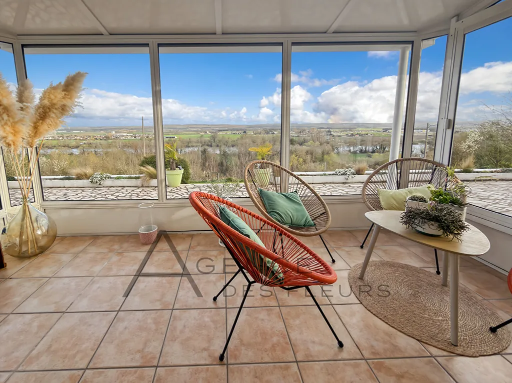 A vendre propriété de charme de 130 m2 hab + dépendances le tout édifié  sur un terrain de 2900 m² sur la commune de Freneuse 76410