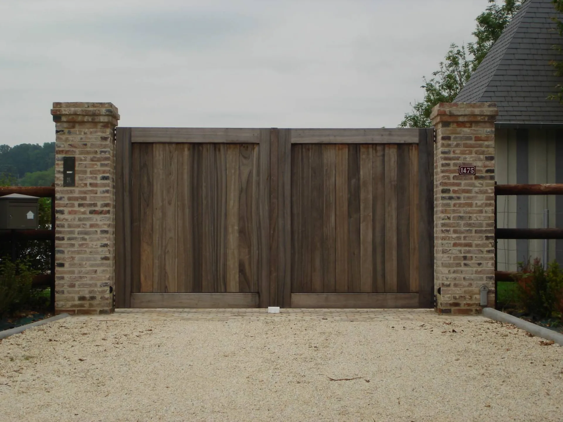 Installation de Portails Battants en bois pour Particuliers à Cabourg dans le Calvados 14 et Bayeux