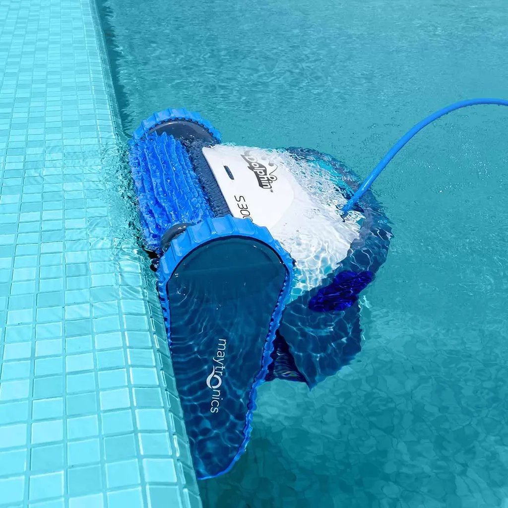 Robot de piscine Maytronics - Dolphin S300 - Aquarev'Piscines - Artigues 04300