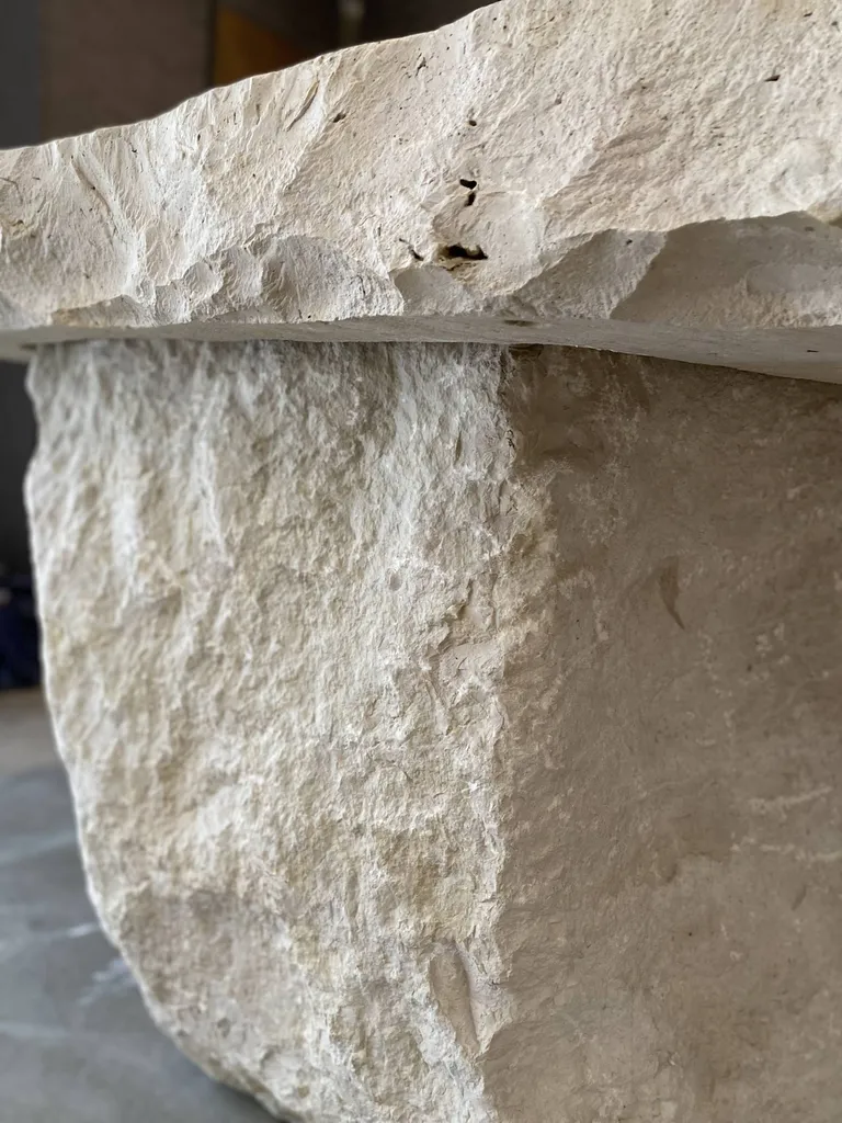 Table sur-mesure en Pierre de Vianne à Châteaurenard