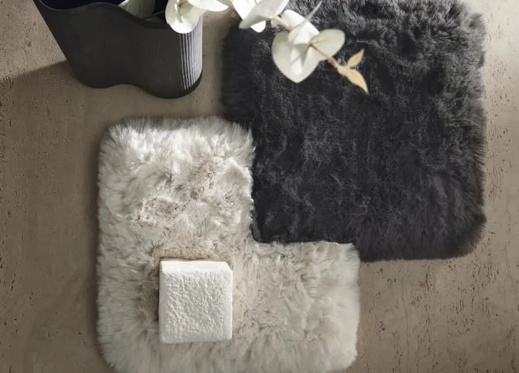 Tapis look fourrure Furry Fellows de JAB ANSTOETZ avec dimensions sur mesure disponible en rond, rectangulaire et carré à Genève en Suisse