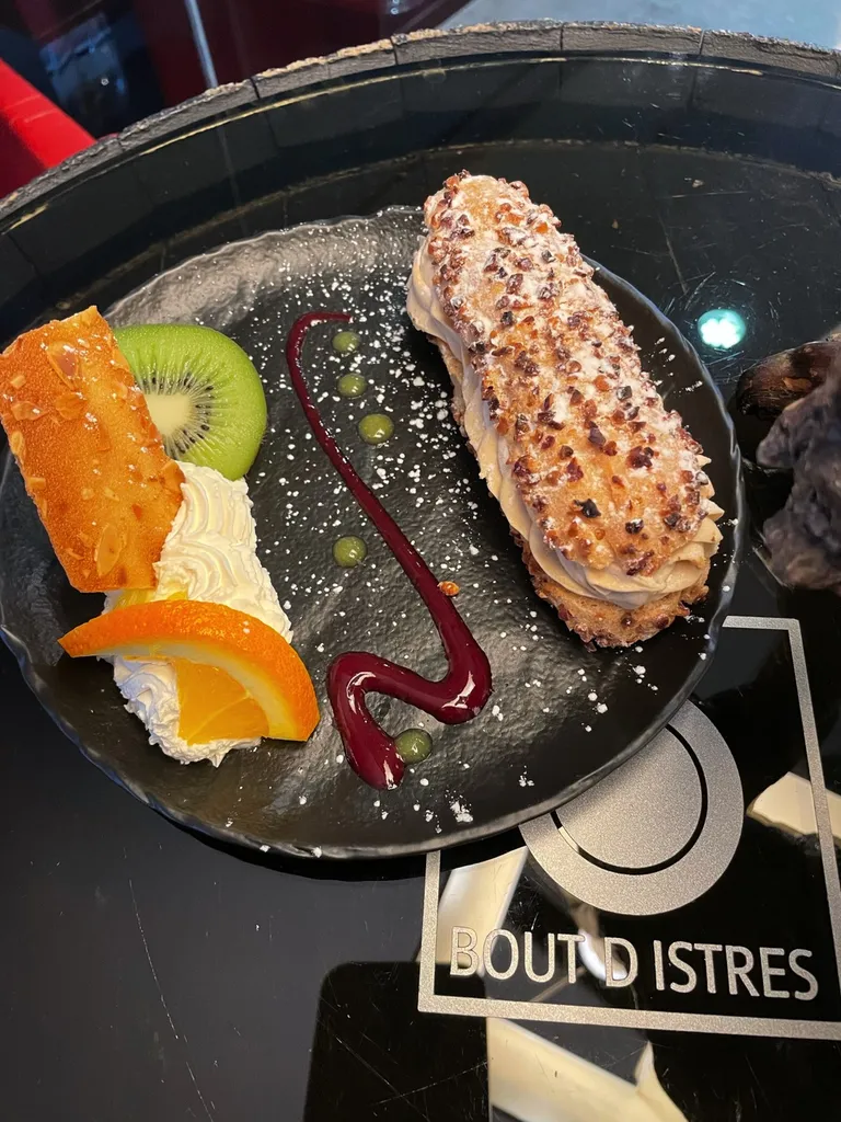 Restaurant semi gastronomique avec terrasse ouvert le midi et le soir les week-ends à Istres