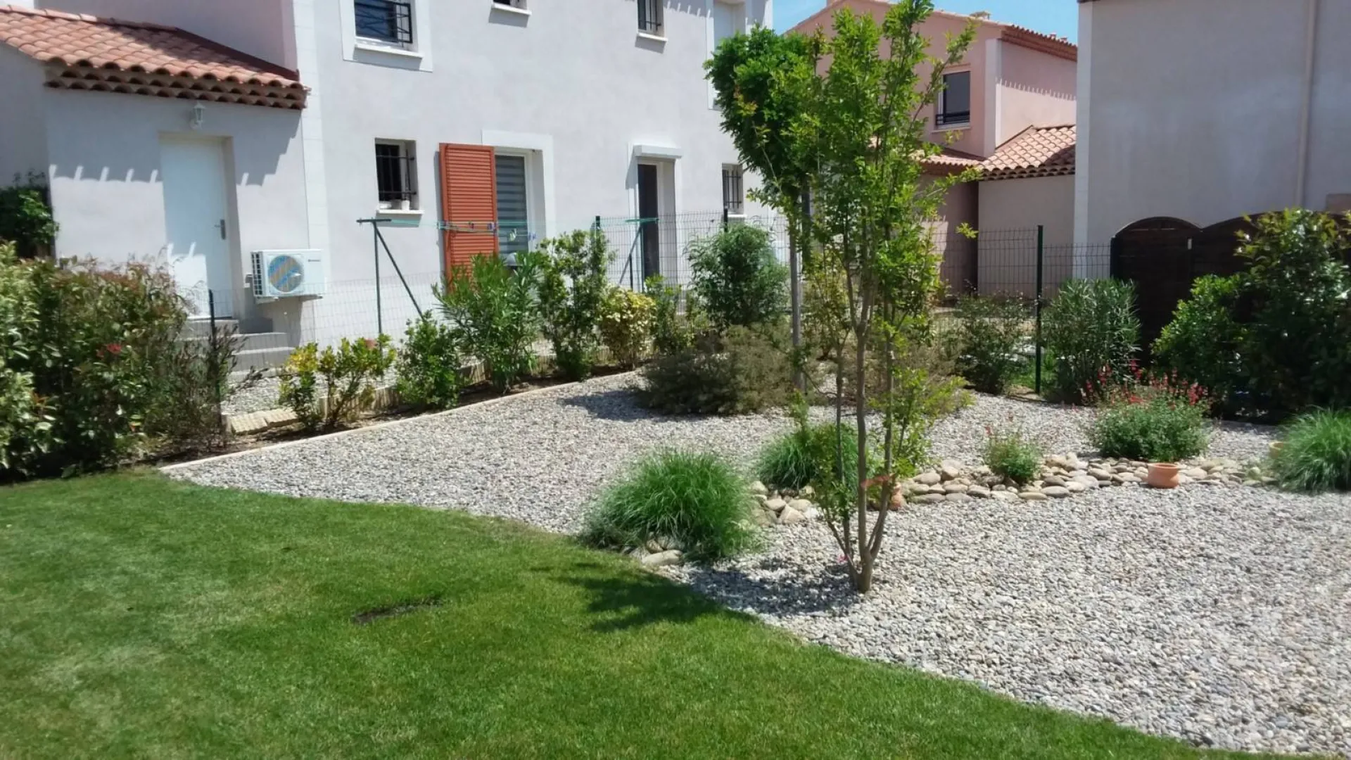 Création jardin méditerranéen maison Pelissanne