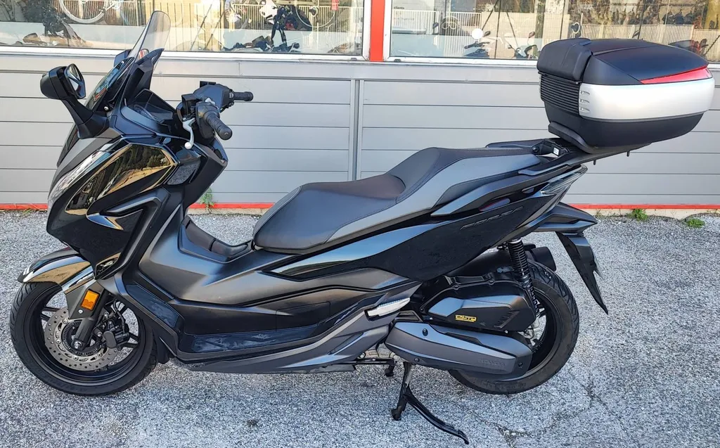 HONDA FORZA 125 DU 06/2020 AVEC 22400KM