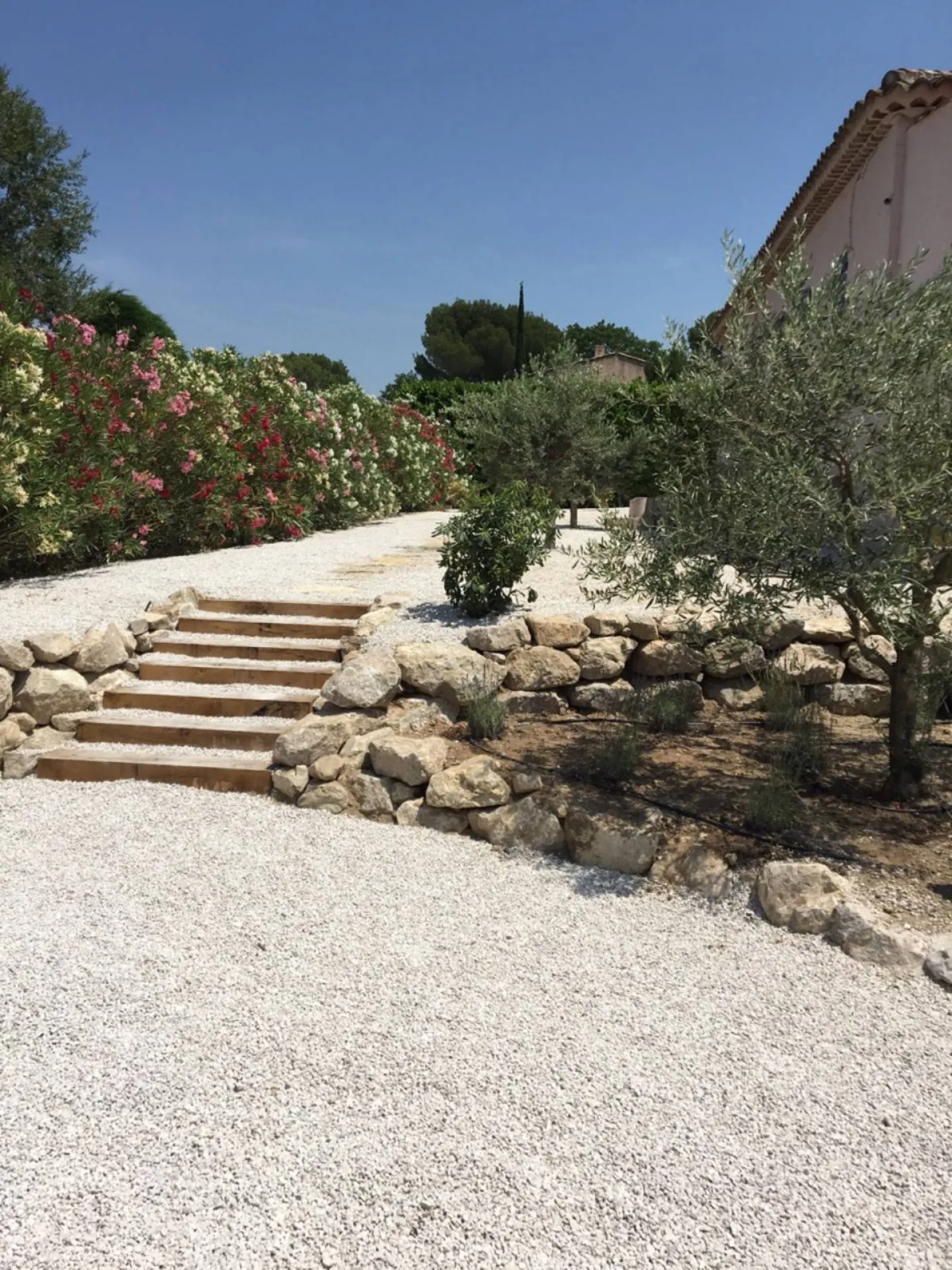 Aménagement jardin enrochement proche de Salon de Provence 13300