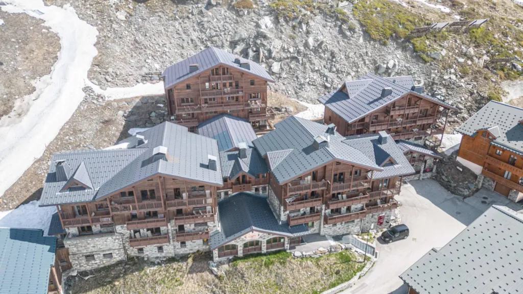 Appartements de standing skis aux pieds à l'architecte typiquement savoyarde à Val Thorens en Savoie