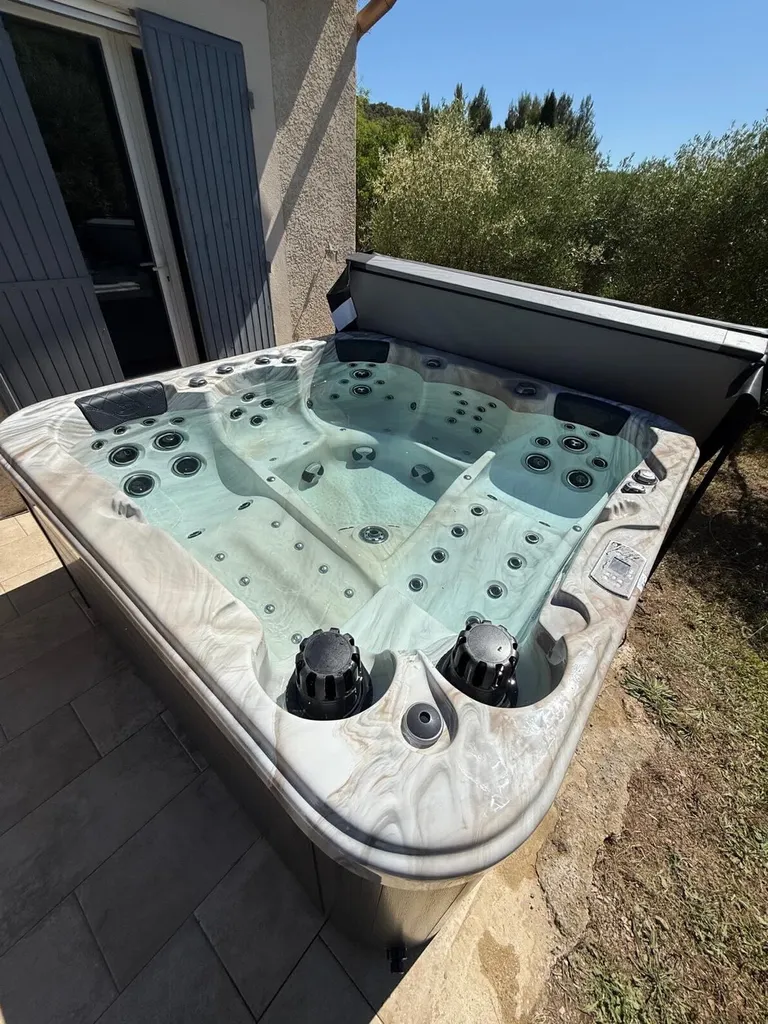 Installation d’un spa Be Well 0575 à Saint-Hippolyte-du-Fort