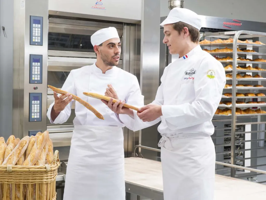 Photographe Corporate Neuhauser échange entre le boulanger et le boulanger-conseil