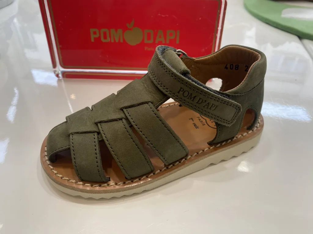 sandale kaki à velcro pour enfants près de Caudéran