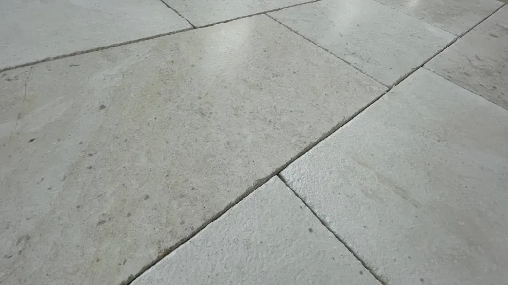 Le Travertin, pierre de France, pierre de Dordogne. Quelle pierre choisir pour mon sol ? Nice à Bordeaux