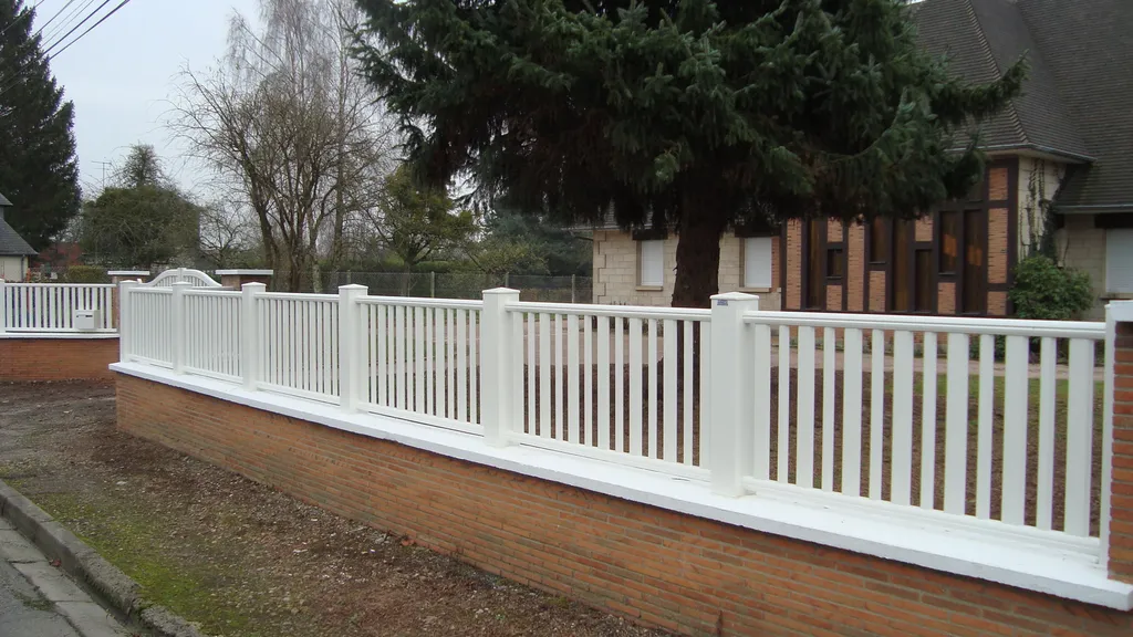 Installation de Clôture aluminium sur muret, Portails motorisés et Portillon en aluminium à Bernay dans l'Eure 27 et ses Alentours