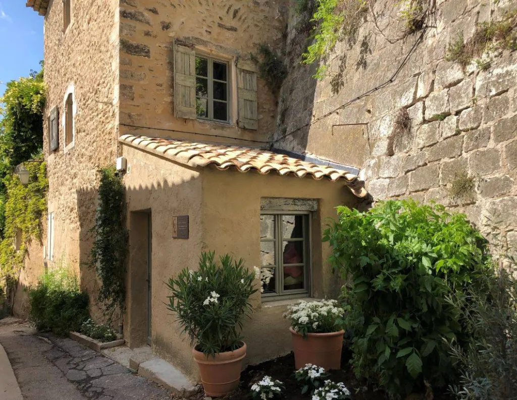 Une maison de village restaurée par Sacha Houant à Ménerbes