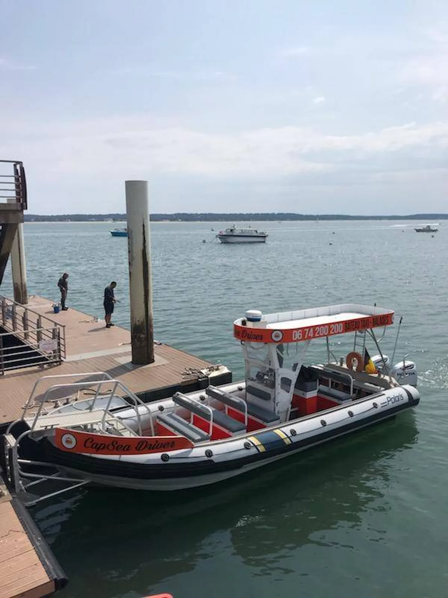 Partez de la Jetée Bélisaire au Cap Ferret avec notre Cap Sea Driver ! Un combo idéal pour une balade de quelques heures avec de nombreux passagers !