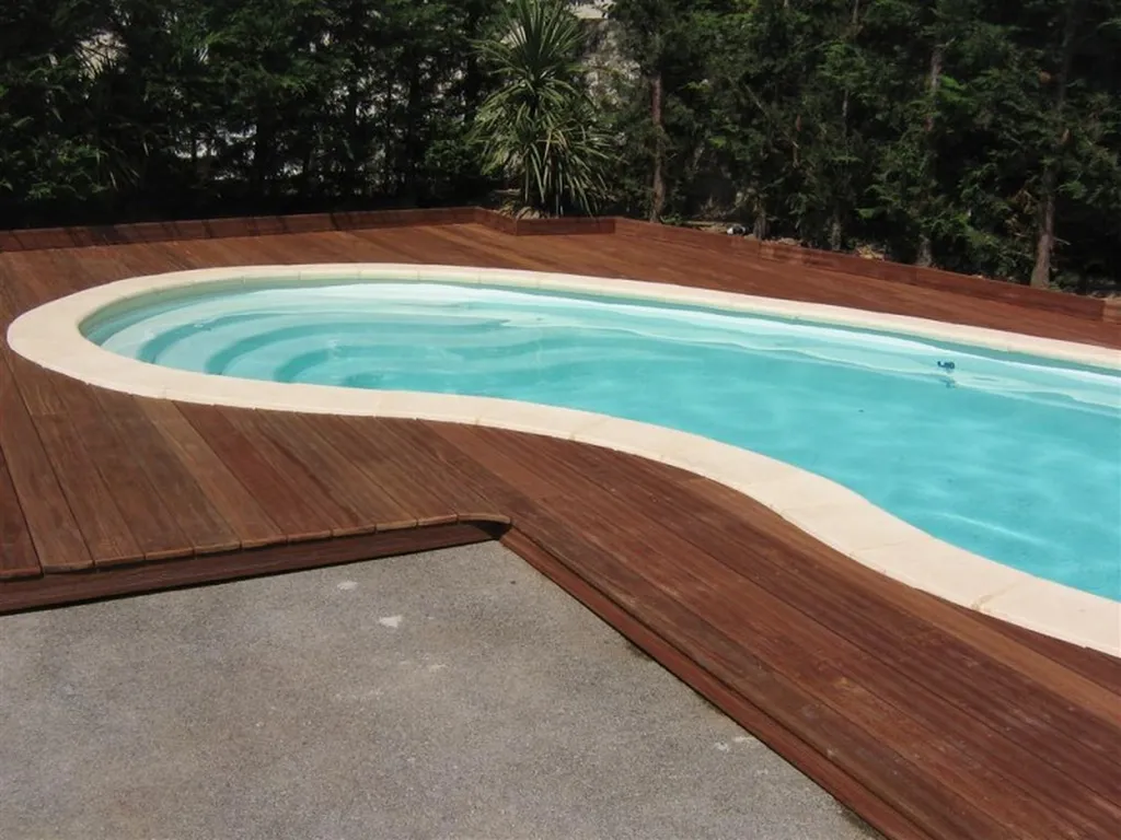 Tour de piscine en bois exotique Cumaru à Marseille 13