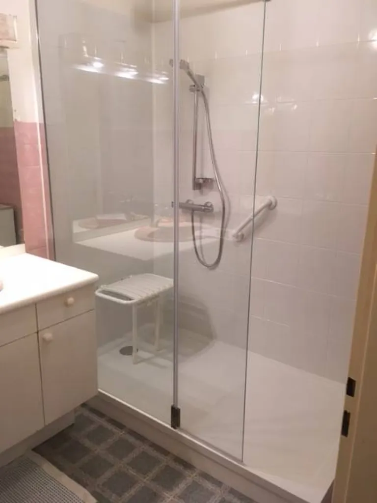 Pose de douche sénior sécurisée à Paris 8eme (75) Ile de France