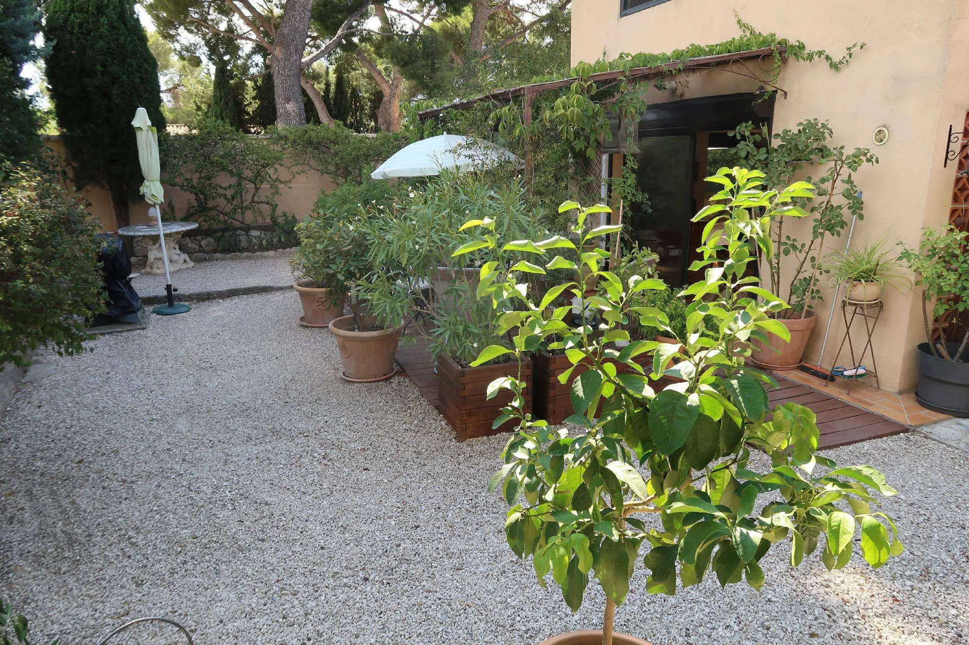 Appartement T2/3 Cassis au rez-de-chaussée d'une maison individuelle avec jardin privatif 