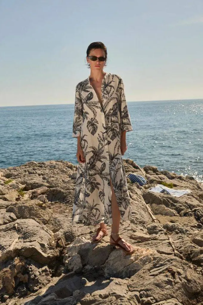 C'est l'été chez Sacha avec la nouvelle collection Rosso 35 un style classique et contemporain, pour les femmes qui aiment la discrétion et l'élégance.