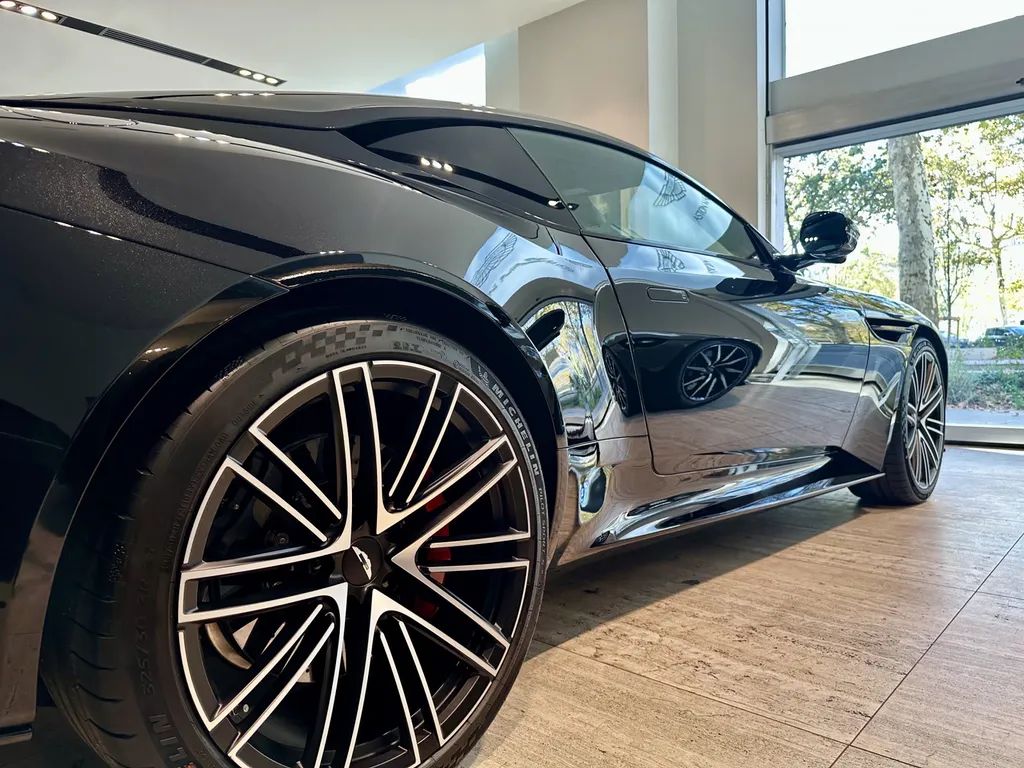 detailing protection carrosserie traitement céramique Aston Martin DB12 Lyon