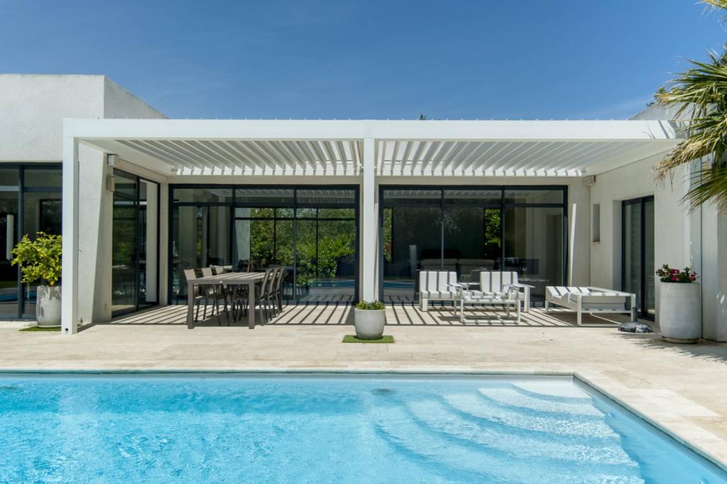 Pergola à lames orientables en PACA