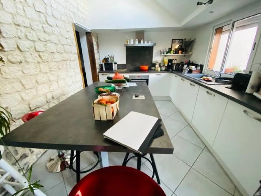 A acheter charmante maison rénové de 103m² sur 340m² de terrain sur la commune de Saint Aubin Les Elbeuf 76410
