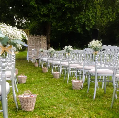 Agence de wedding planner experte pour un mariage franco-asiatique organisé dans l'orangerie d'un élégant Manoir en Ile-de-France
