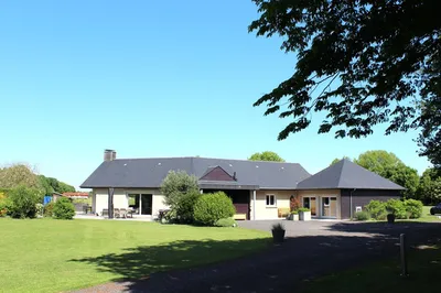 A vendre maison contemporaine avec dépendances, piscine sur le Bec Hellouin