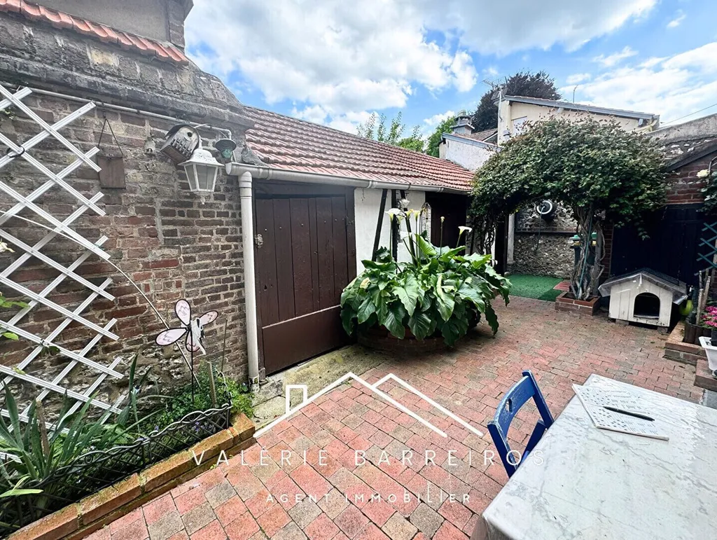 À vendre, jolie maison de brique de 100 m² sur un terrain de 120 m² situé à Caudebec-les-Elbeuf 76320