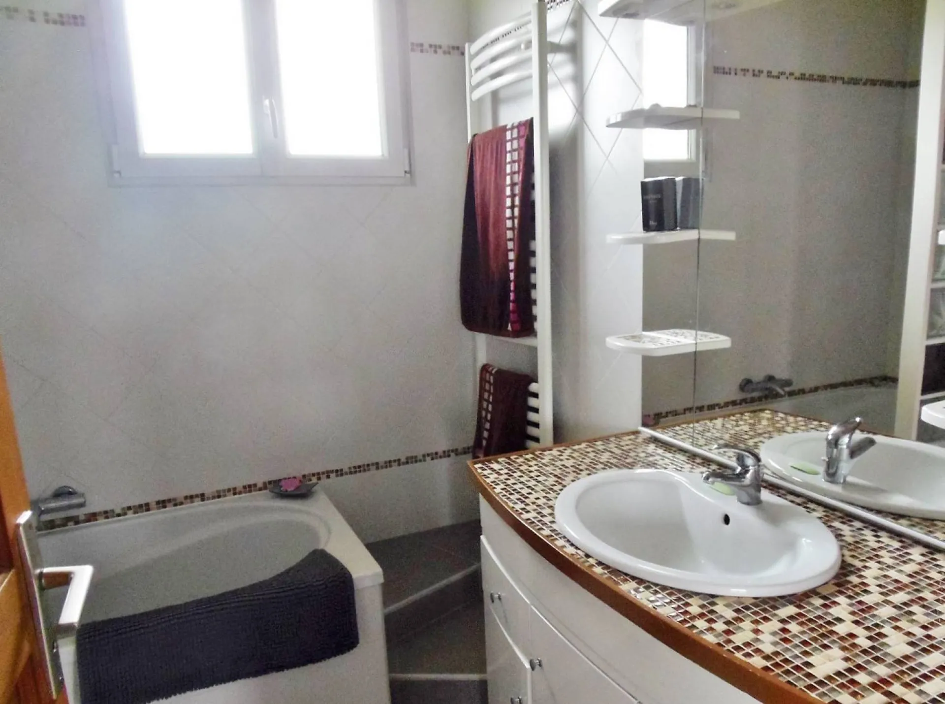 Vends pavillon sur sous sol complet avec 5 chambres proches des écoles sur le Thuit Signol 27370