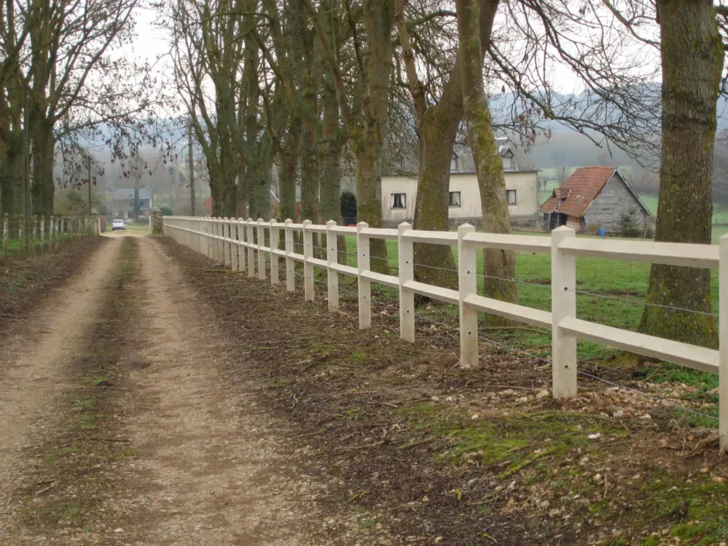 Pose de clôture en béton teinté dans l'Eure 27