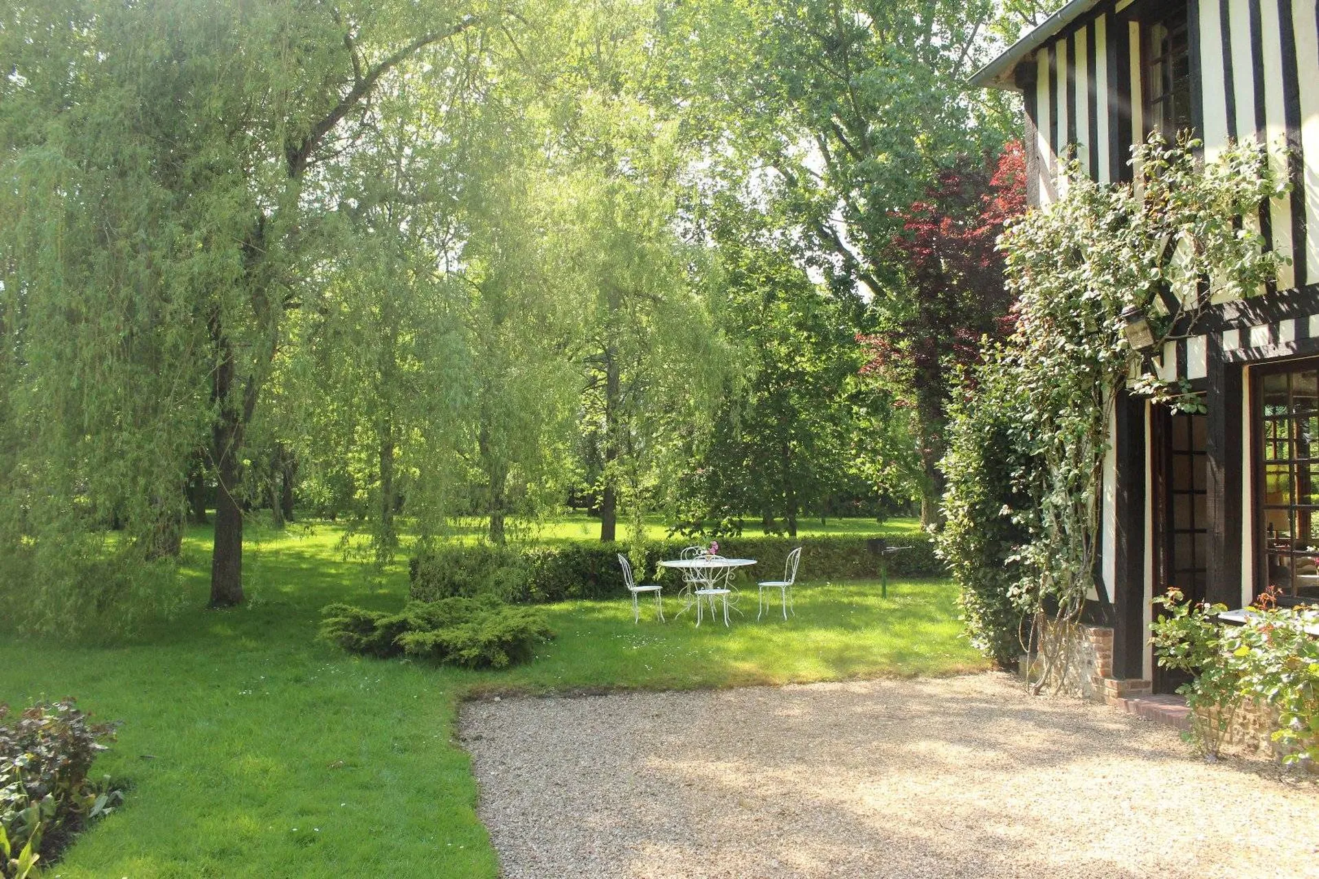 Terres et Demeures de Normandie vous invite à venir visiter cette propriété à pan de bois Calvados 14