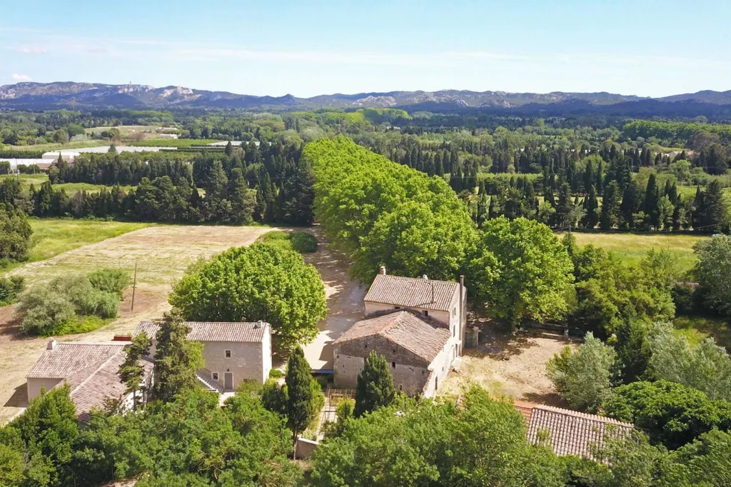 Saint-Rémy-de-Provence, exceptionnelle propriété agricole sur 11 hectares   