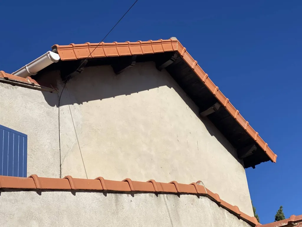 chantier de refection de rive sur avancée de toiture sur aix en provence