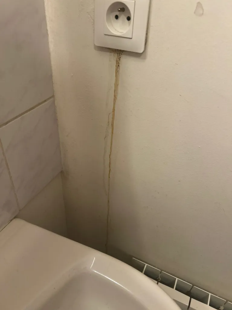 Rénovation d'une salle de bains suite à un dégât des eaux dans un appartement situé en centre ville du Havre 76