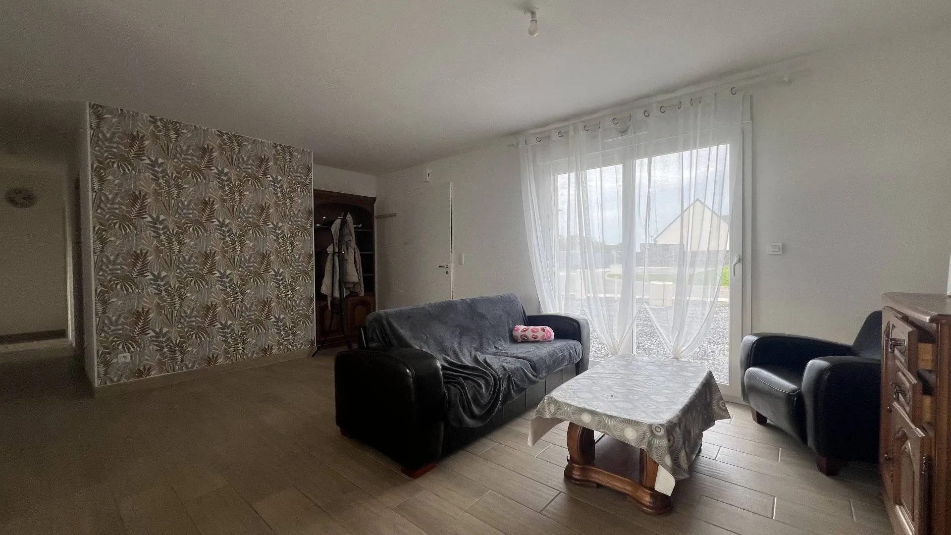 SOUS OFFRE PAVILLON MODERNE construit en 2023 de 81m² plain-pied, 3 chambres, pièce de vie lumineuse, terrain clos 678m², idéale primo-accédants, à proximité des Villes Sœurs et Baie de Somme.