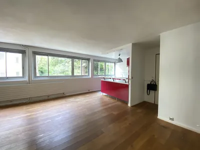 Le Pecq centre - Appartement 4 pièces 66 m2, 2 ème étage sans ascenseur, stationnement libre dans la résidence.