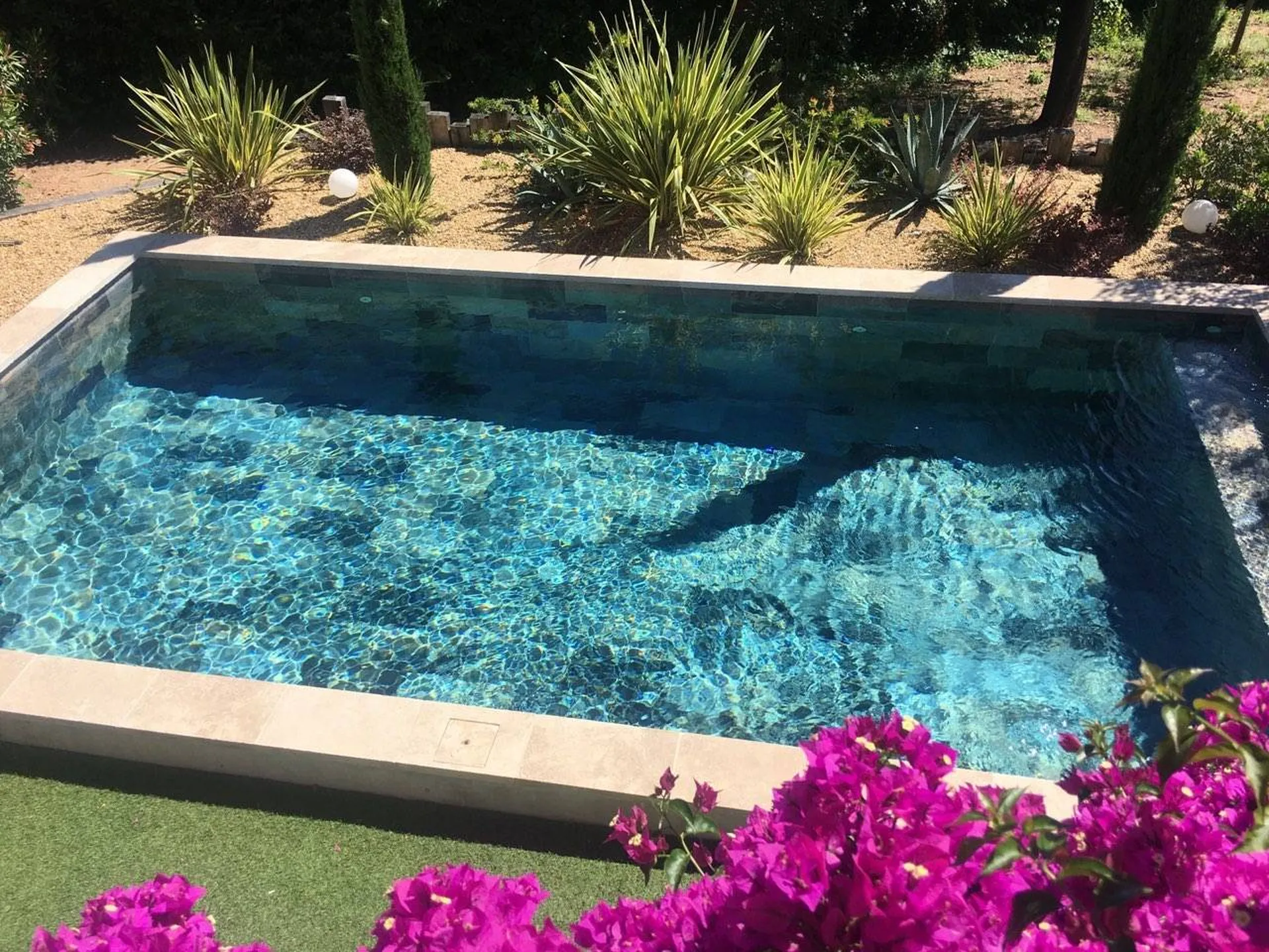 rchitecte paysagiste pour rénovation de piscine à Plan-de-Cuques, intégrant changement, réparation, déclaration administrative avec déclaration de travaux et coordination des artisans