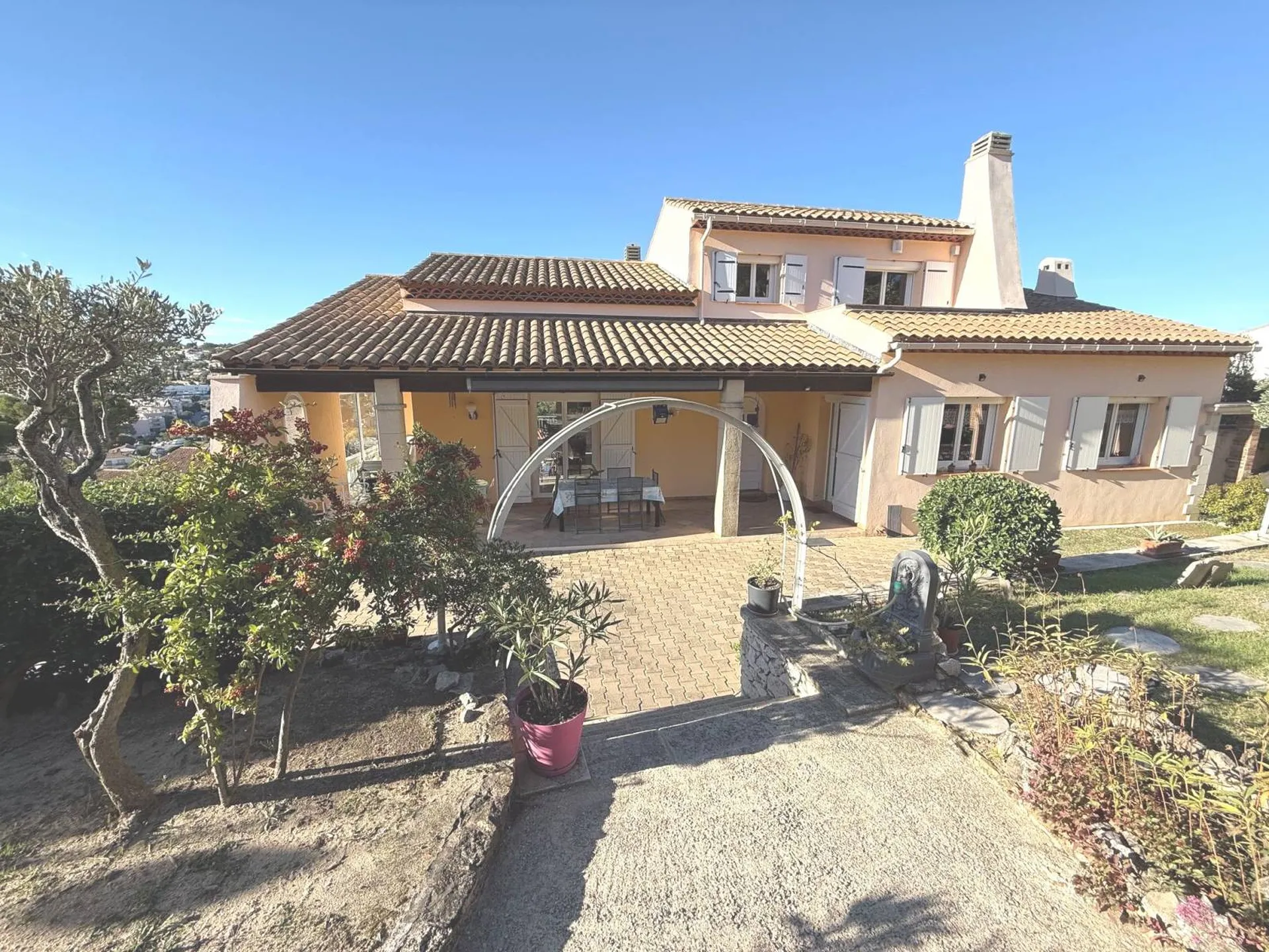 A vendre Villa T7 à Carnoux