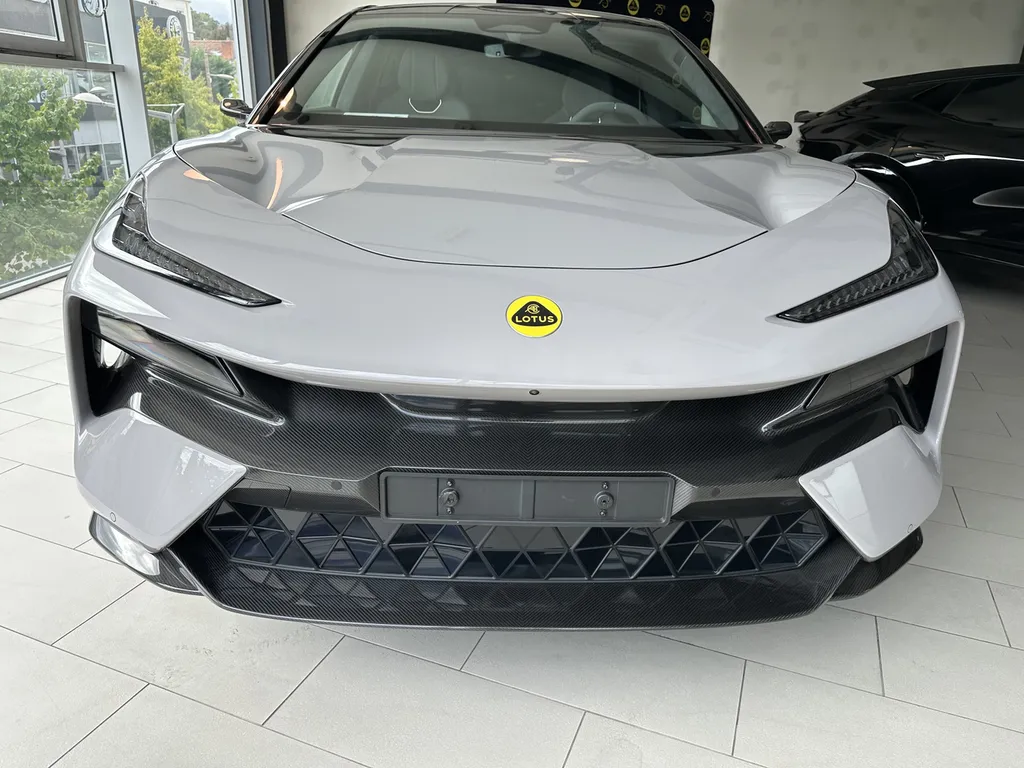 Lotus Eletre : traitement céramique GYEON Pure et film PPF par EMB Detailing à Vaugneray proche de lyon 6