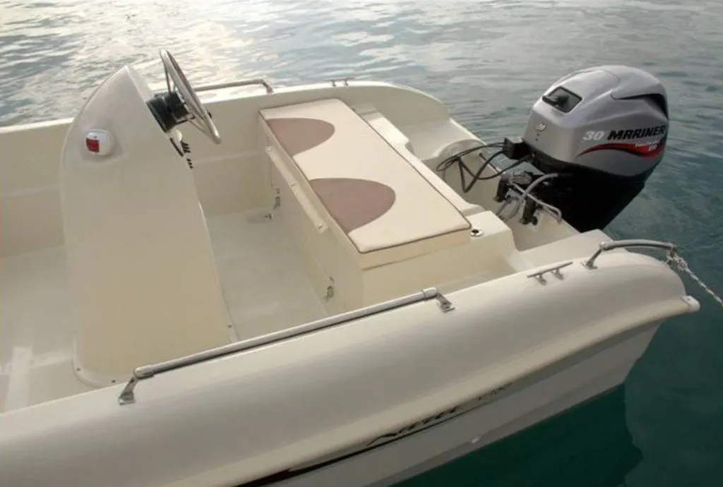 Louer un bateau sans permis pour un EVG à Bandol