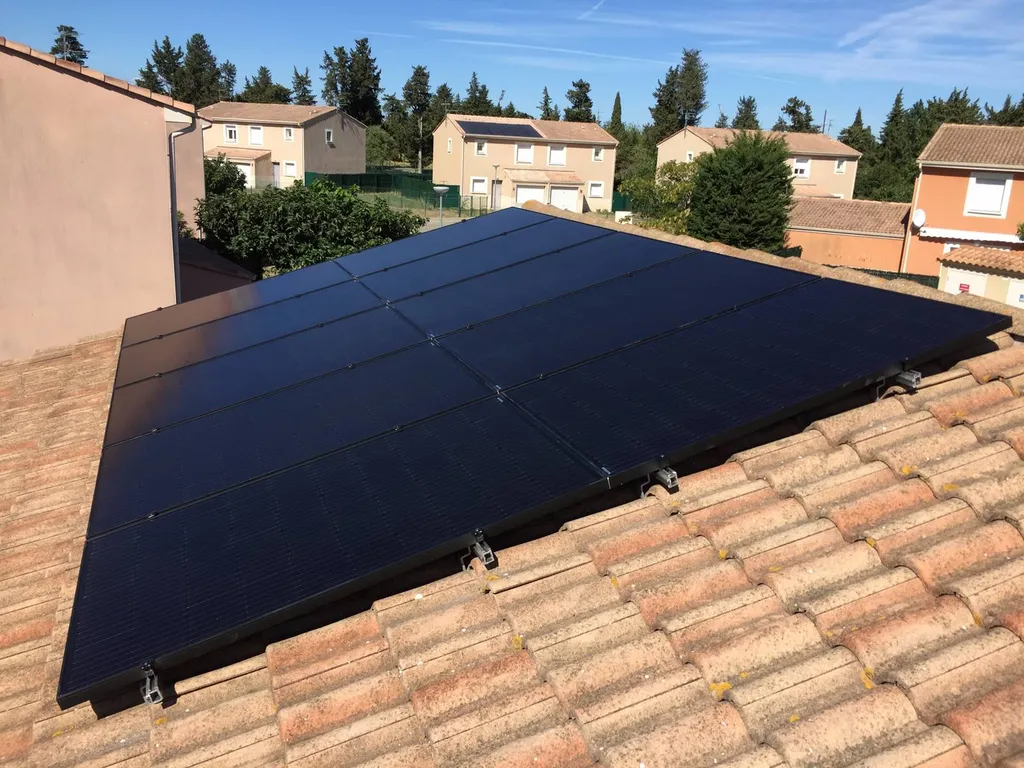 Notre zone d'activité pour ce servicePrestation de nettoyage des panneaux photovoltaïques à Arles 13 Bouches-du-Rhône : Entretien technique et lavage thermique des capteurs solaires pour maintenir le rendement maximal de l'installation
