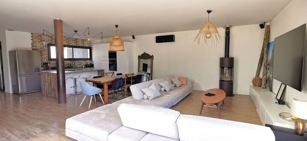 Vente villa Cassis  au calme dans clos sécurisé avec garages et piscine