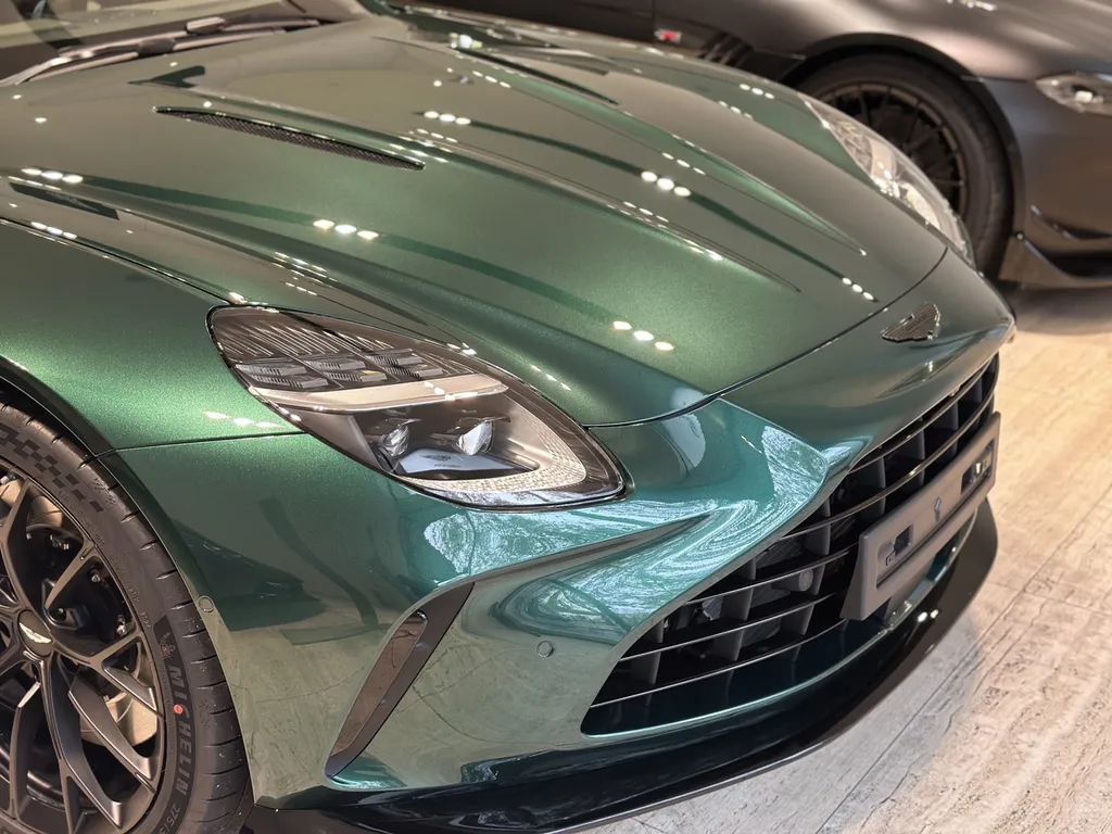 Film de protection PPF Aston Martin Vantage spécialiste de la protection carrosserie sur l’Ouest Lyonnais proche Tassin la demi lune 