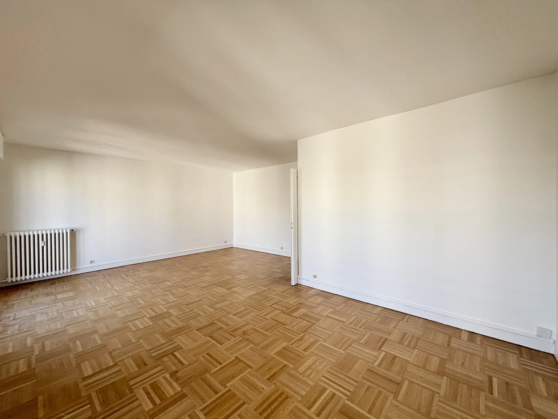A vendre en Exclusivité un appartement familial à Saint-Germain-En-Laye de 3 chambres dans un cadre verdoyant de 105M² à proximité  des écoles.