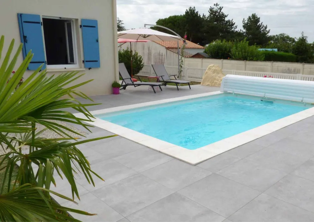 piscine La Crau avec volet